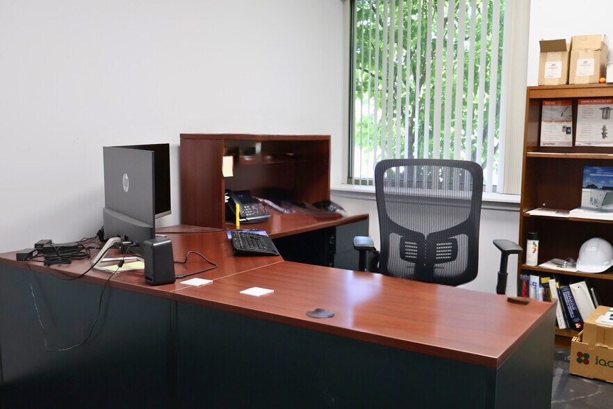 More Photos Of 6405 Flank Dr, Harrisburg Office For Sale