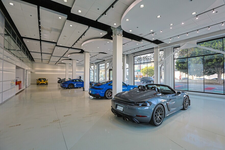 More Photos Of 1800 S Figueroa St, Los Angeles Office For Lease