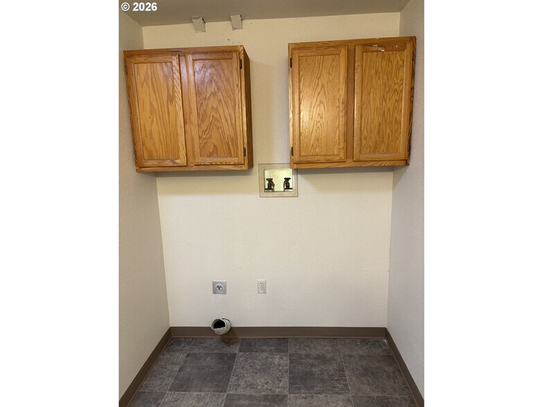 More Photos Of 1466 NE Lafayette Ave, McMinnville Flex For Lease