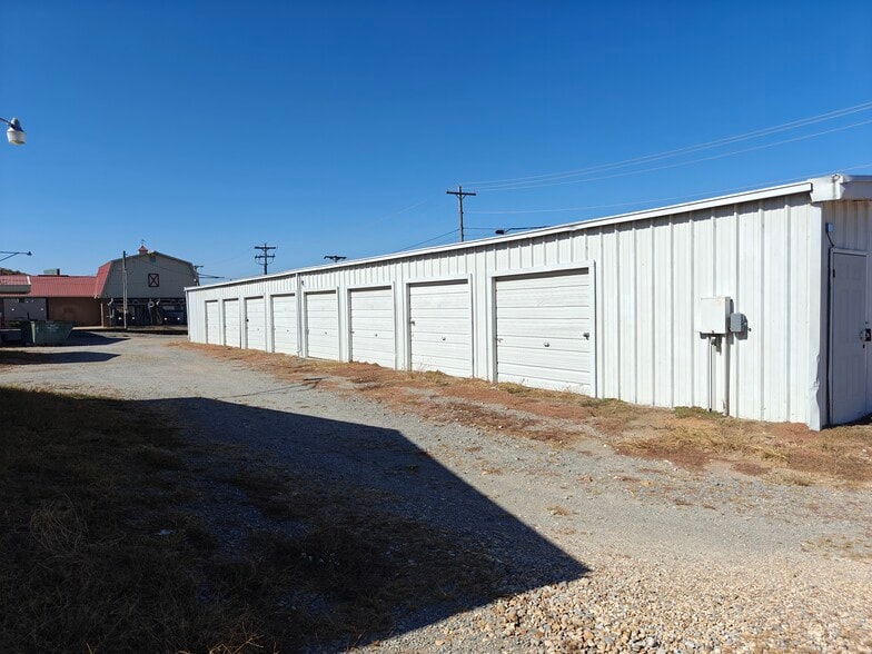 More Photos Of 200 E Rayne St, Tahlequah Self Storage For Sale