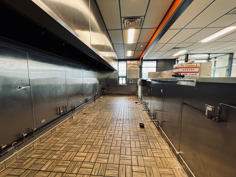 More Photos Of 5233 N Milwaukee Ave, Chicago Restaurant For Sale