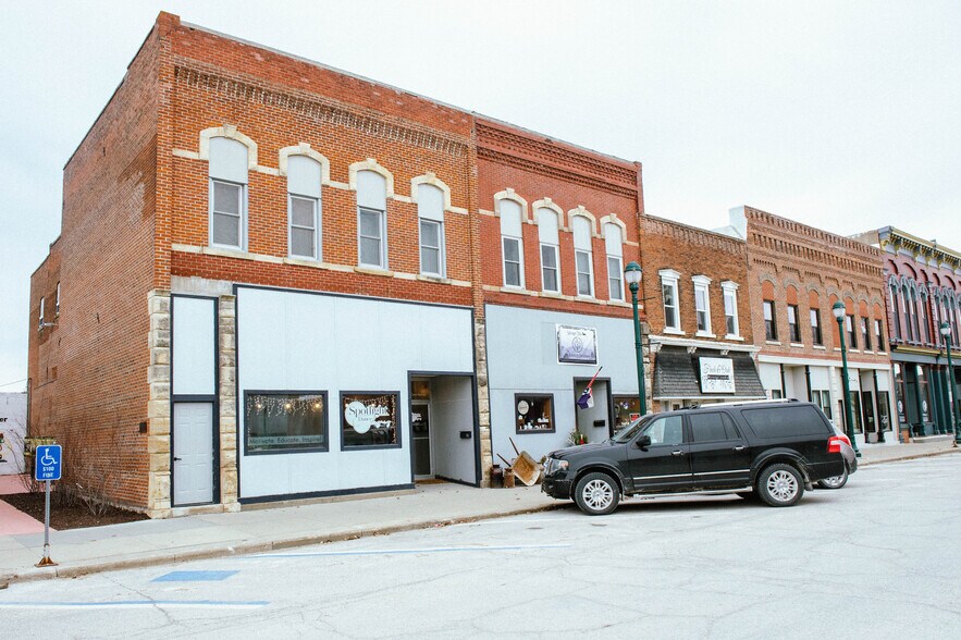 Primary Photo Of 112-116 E Court Ave, Winterset Storefront Retail Residential For Sale