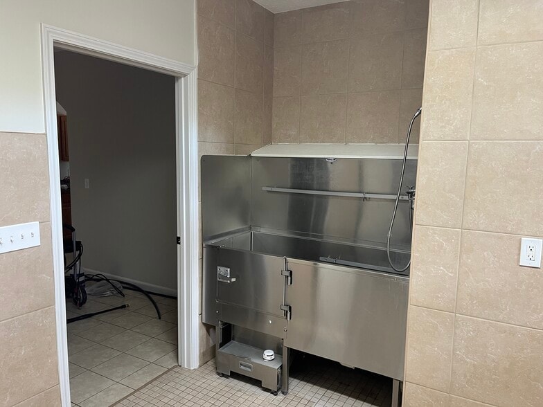 More Photos Of 8141 Ramona Blvd, Jacksonville Medical For Lease