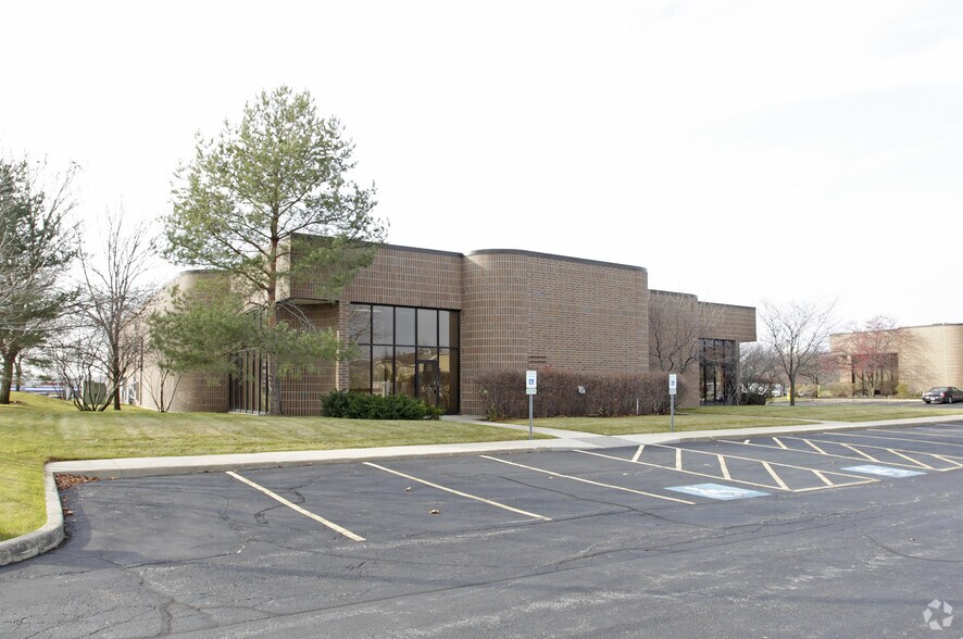 More Photos Of 1009-1033 S Butterfield Rd, Vernon Hills Unknown For Lease