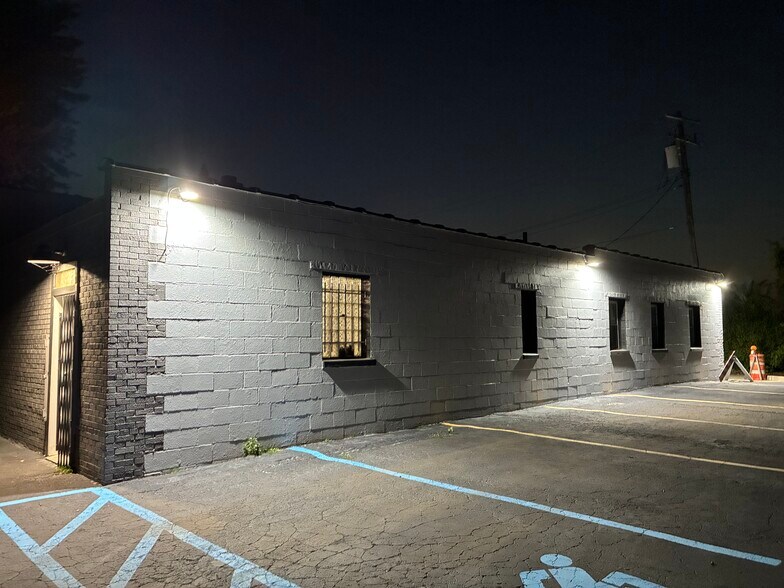 More Photos Of 10118 Eagle St, Dearborn Industrial For Sale