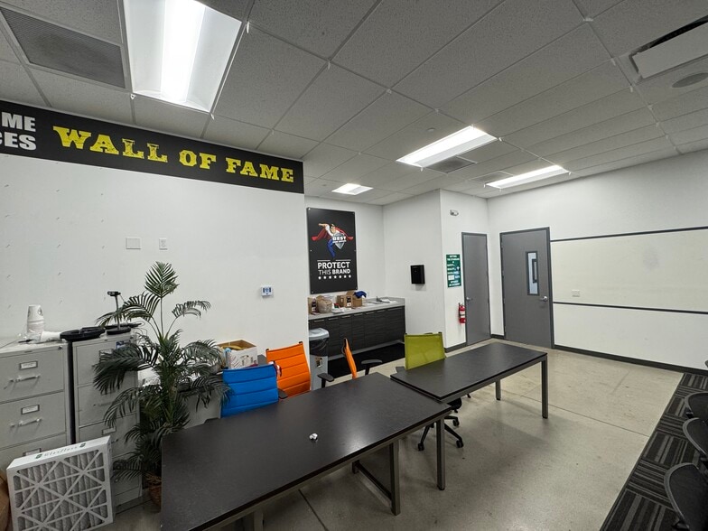 More Photos Of 1455 Rail Head Blvd, Naples Warehouse For Lease