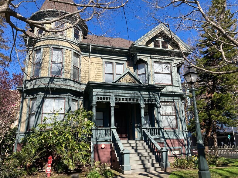 More Photos Of 654 13th St, Oakland Unknown For Lease