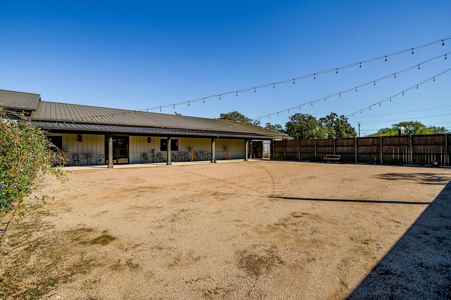 More Photos Of 1524 S Broadway St, Joshua Lodge Meeting Hall For Lease