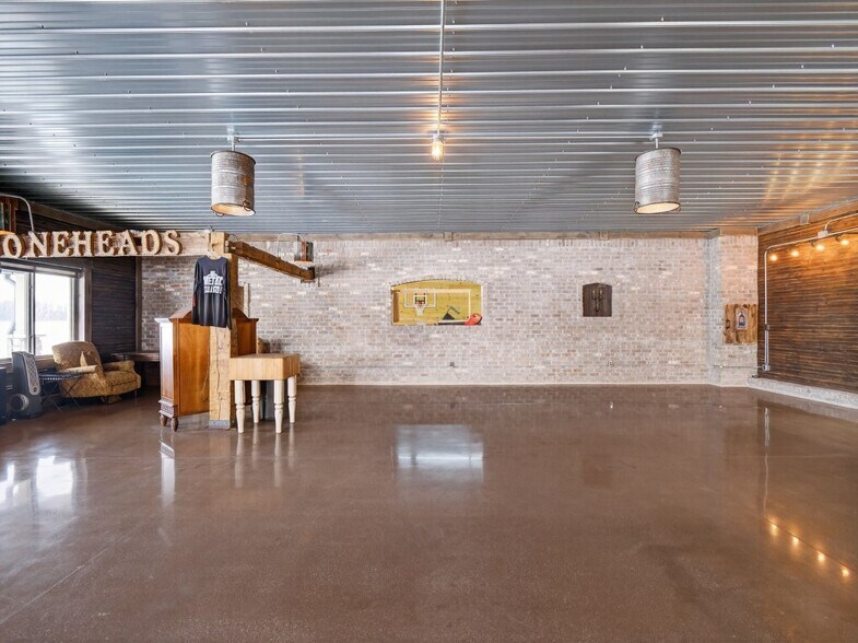 More Photos Of 15306 Covington Rd, Fort Wayne Flex For Sale