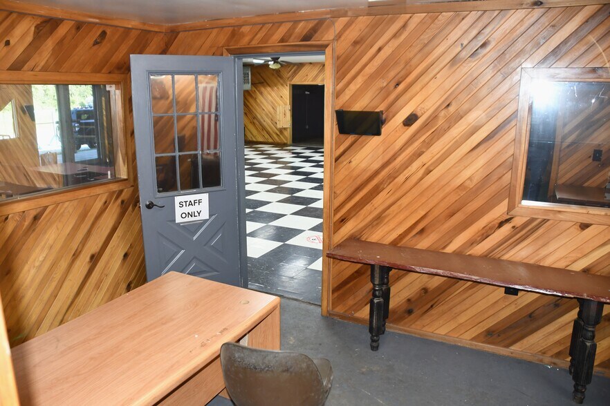 More Photos Of 138 Chestnut St, Marienville General Retail For Sale