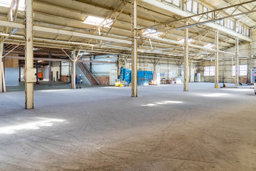 More Photos Of 2049-2053 E 38th St, Vernon Industrial For Sale