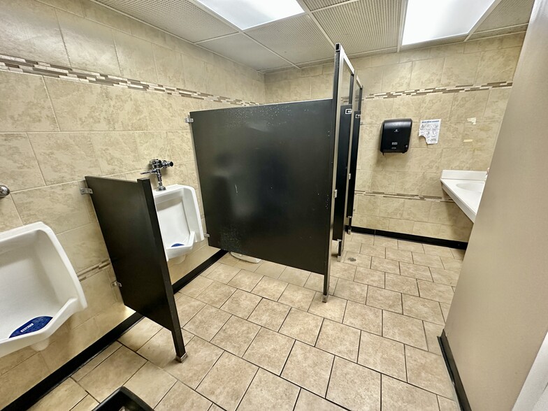 More Photos Of 4103 Old York Rd, Baltimore Specialty For Sale
