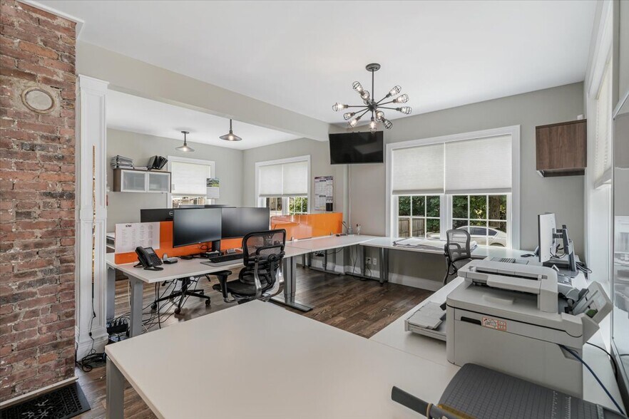 More Photos Of 363 S Middletown Rd, Nanuet Flex For Sale