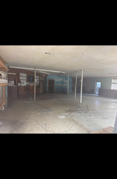 More Photos Of 806 Westover Dr, Danville Freestanding For Lease