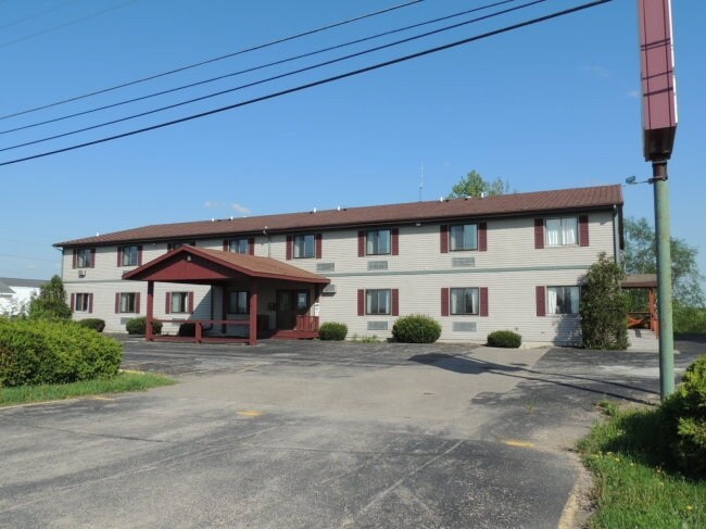 Primary Photo Of 625 Dodge St, Mineral Point Hotel For Sale