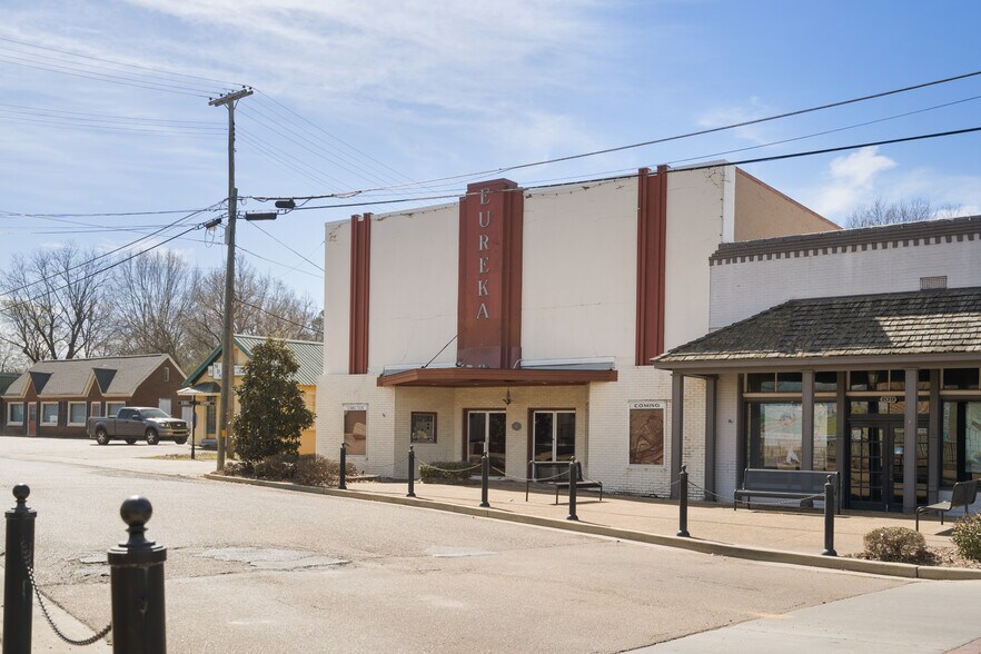 More Photos Of 98 Eureka St, Batesville Movie Theatre For Sale