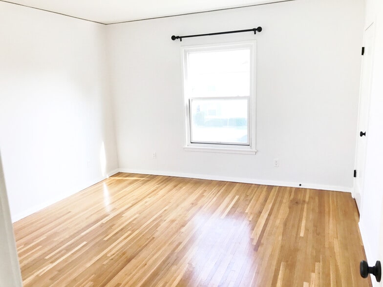 More Photos Of 1257 S Cloverdale Ave, Los Angeles Apartments For Sale