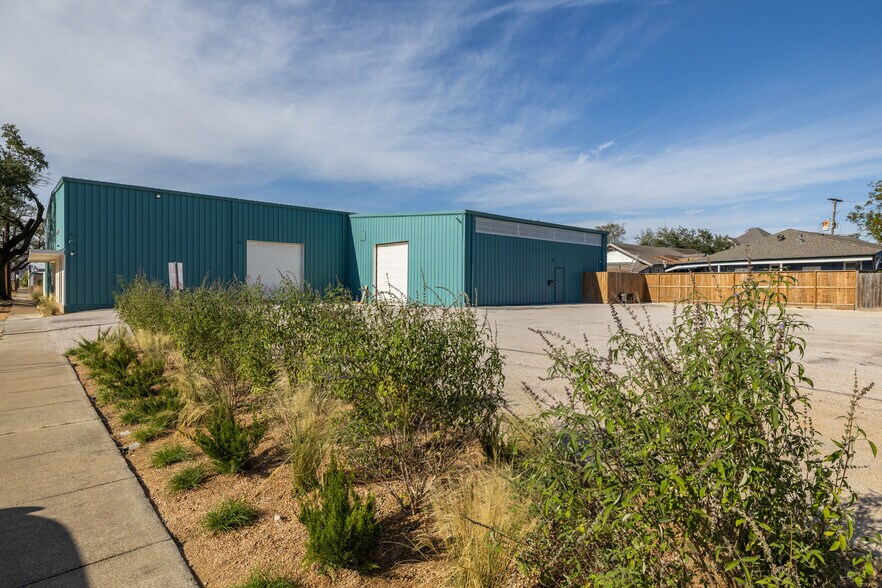 More Photos Of 3915 McKinney St, Houston Light Distribution For Sale