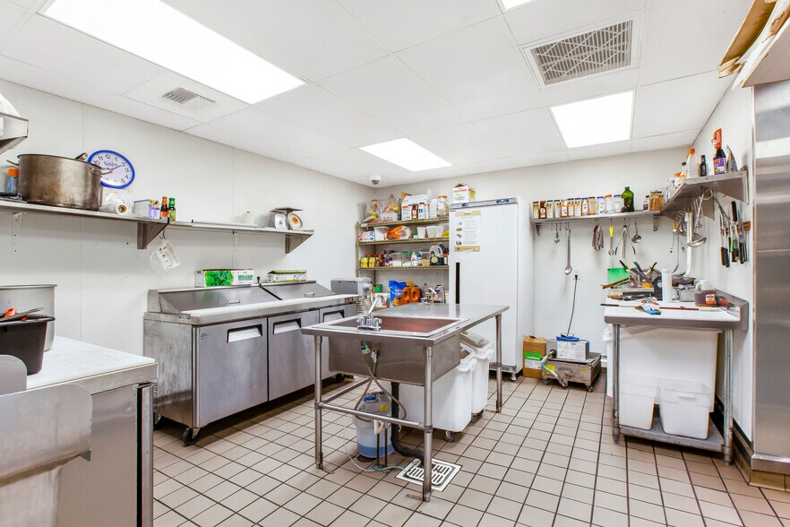 More Photos Of 11275 Folsom Blvd, Rancho Cordova Restaurant For Lease