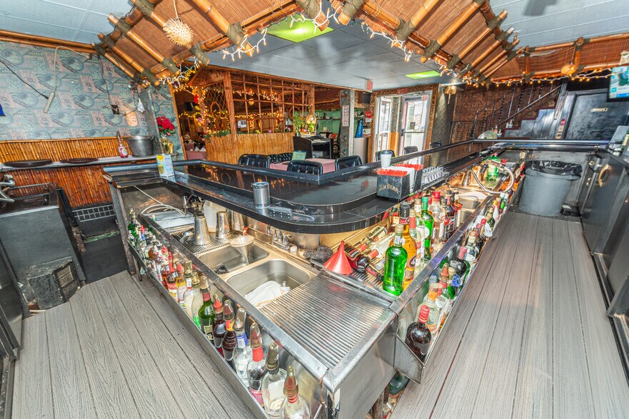 More Photos Of 768 Stuyvesant Ave, Lyndhurst General Retail For Sale