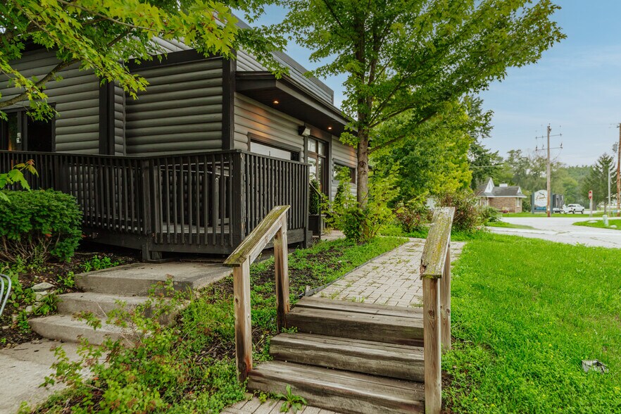 More Photos Of 32400 Geneva Rd, Salem General Retail For Sale