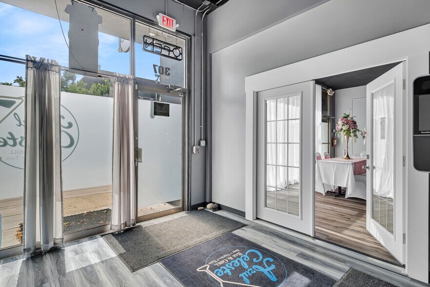 More Photos Of 307 N Chicago St, Joliet Storefront For Lease