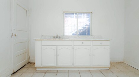 More Photos Of 961 W 47th St, Los Angeles Apartments For Sale