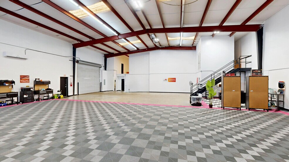 More Photos Of 2182-2188 E Semoran Blvd, Apopka Flex For Lease