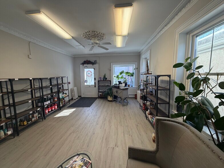 More Photos Of 17 W Court St, Doylestown Storefront Retail Residential For Lease