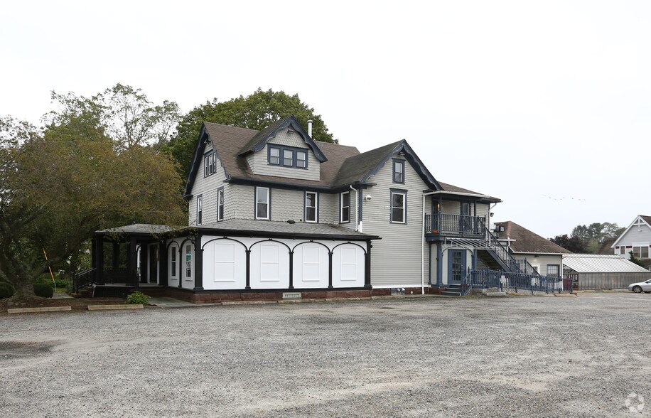 More Photos Of 78 Main St, Centerbrook Restaurant For Lease