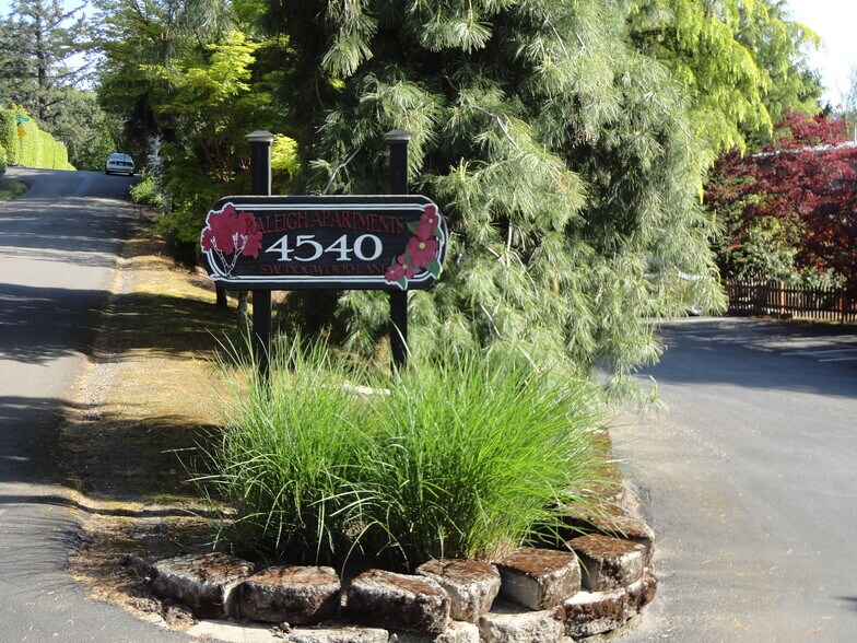 More Photos Of 4540 SW Dogwood Ln, Portland Apartments For Sale