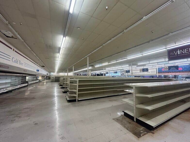 More Photos Of 1600 E 23rd St, Chattanooga Supermarket For Lease