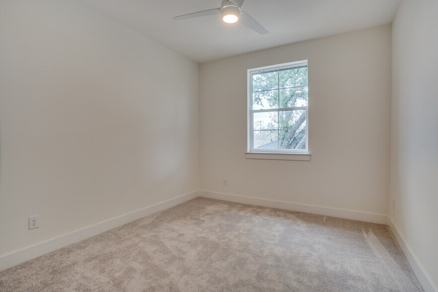 More Photos Of 421/423 Wayne, Dallas Apartments For Sale