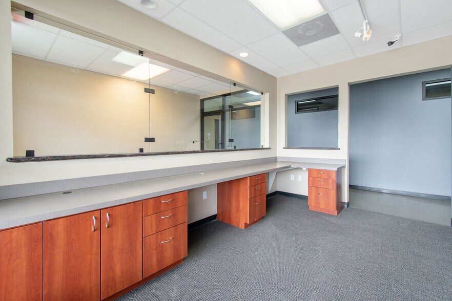 More Photos Of 21755 N I-45 Fwy, Spring Flex For Sale