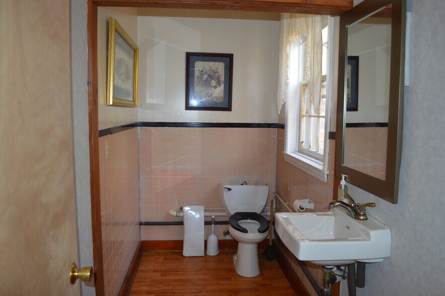 More Photos Of 857 Goshen Hill Rd, Lebanon Flex For Sale