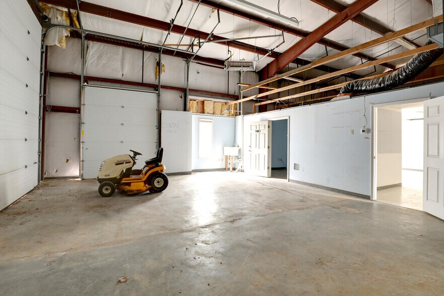 More Photos Of 2414 W Schneidman Dr, Quincy Industrial For Lease