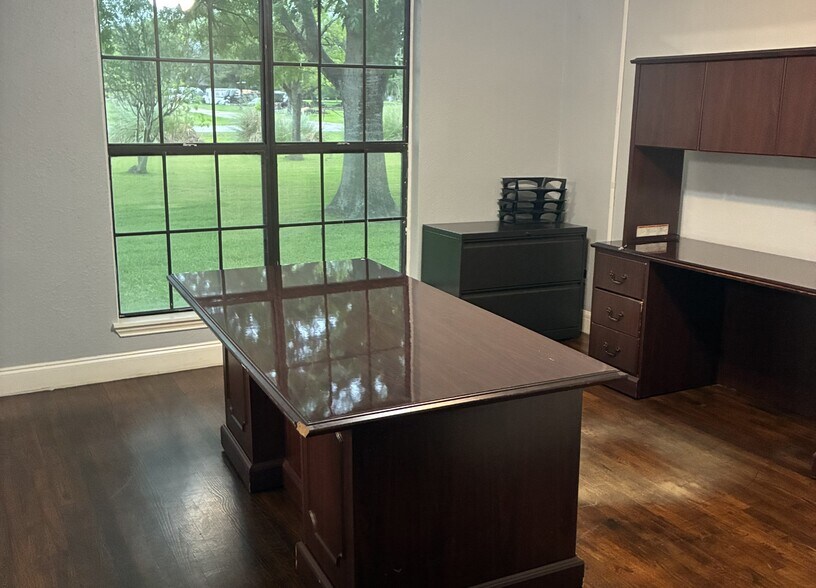 More Photos Of 18023 Dace Rd, Alvin Flex For Lease