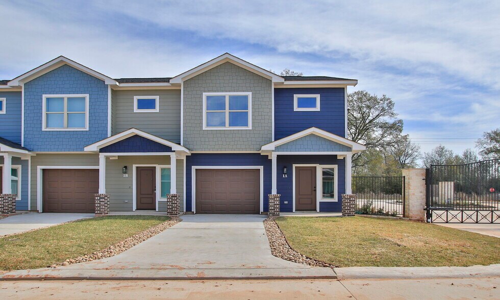 More Photos Of 14010 Longstreet rd, Willis Apartments For Sale
