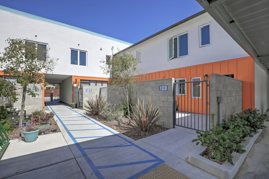 More Photos Of 186 Bell Way, Ventura Apartments For Sale