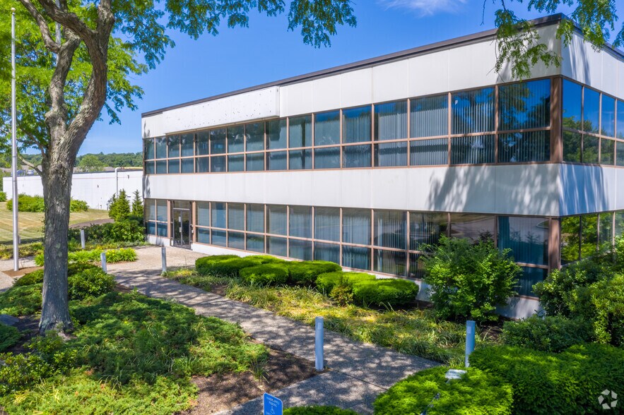More Photos Of 125 Fisher St, Westborough Warehouse For Lease