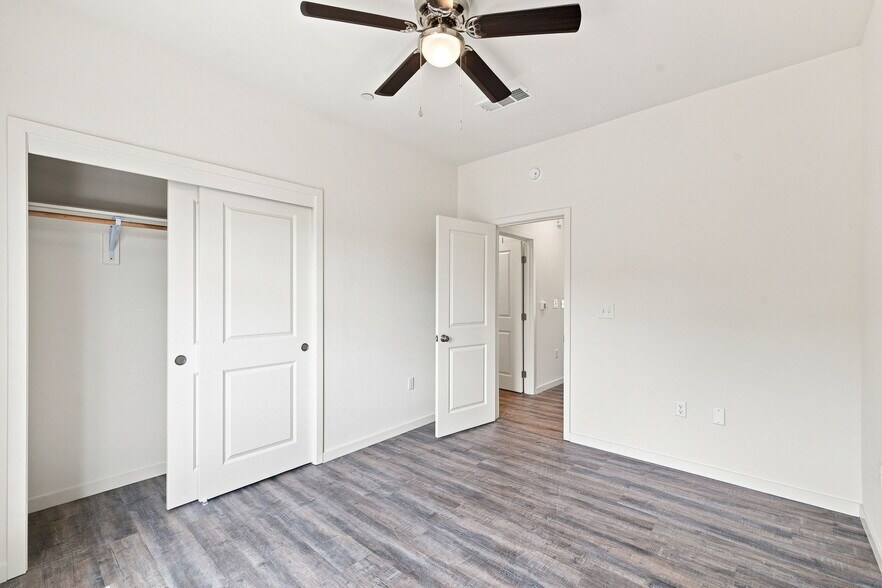 More Photos Of 9121 Prometheus Dr, Bakersfield Apartments For Sale