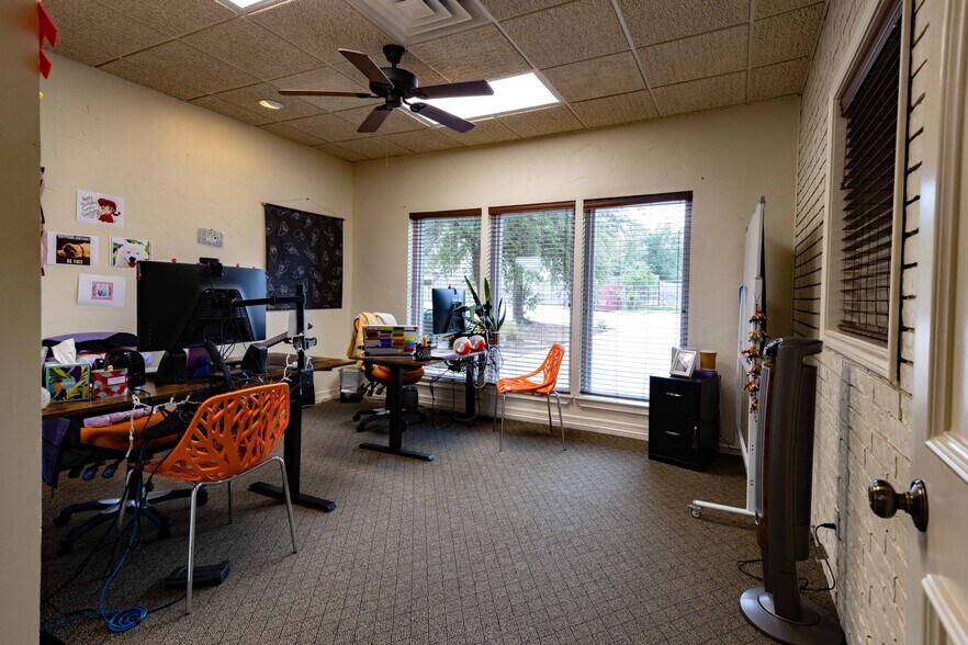 More Photos Of 3010 W Park Row Dr, Pantego Office For Sale
