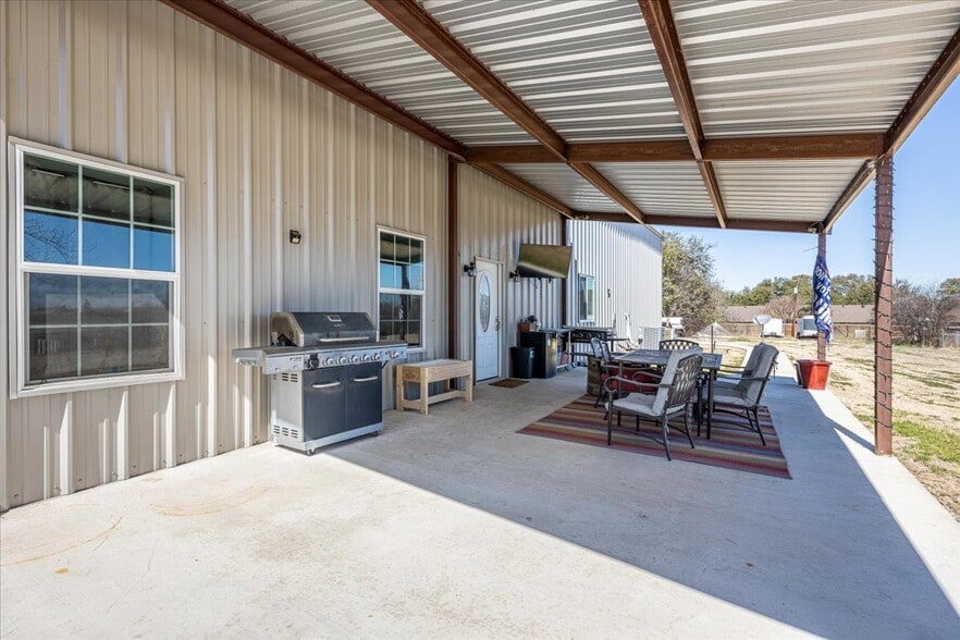 More Photos Of 1817 S Morgan St, Granbury Auto Dealership For Sale