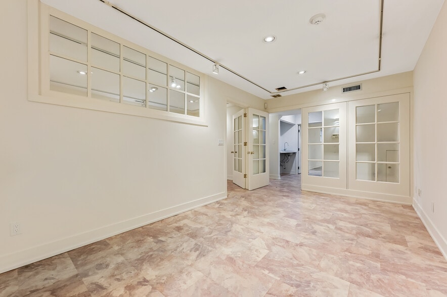 More Photos Of 16 Goodfriend Dr, East Hampton Office Residential For Sale
