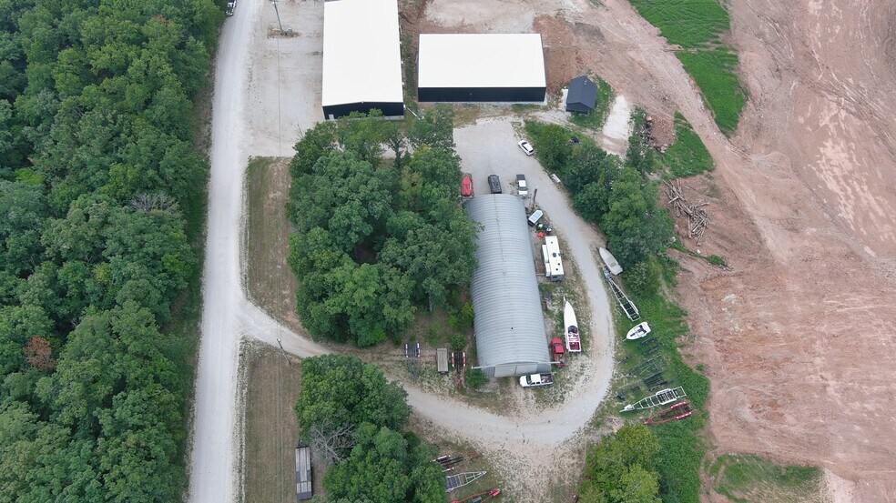 More Photos Of 100 Man Cave, Sunrise Beach Self Storage For Sale