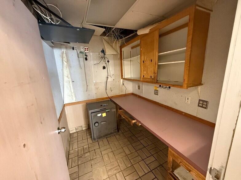 More Photos Of 225 S Fremont St, Shenandoah Fast Food For Lease
