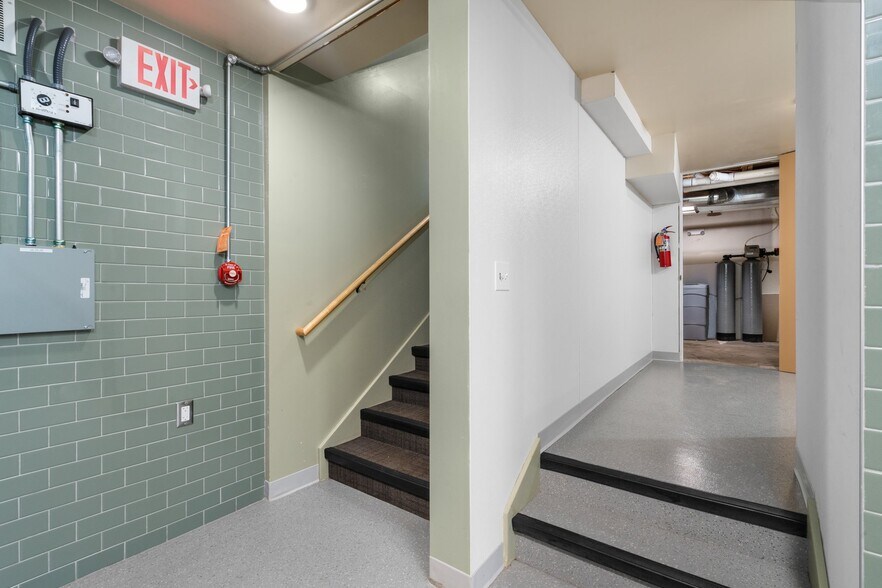 More Photos Of 915 S Clinton St, Stockbridge Restaurant For Sale