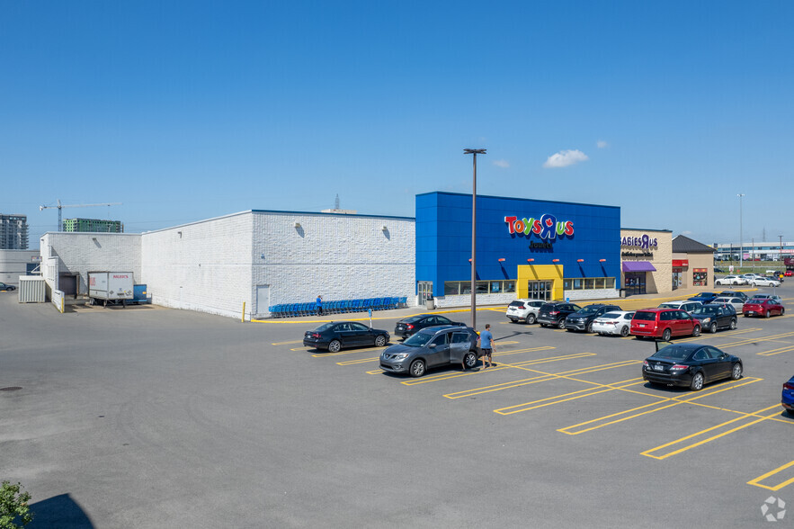 Primary Photo Of 2600-2656 Boul Daniel-Johnson, Laval General Retail For Lease