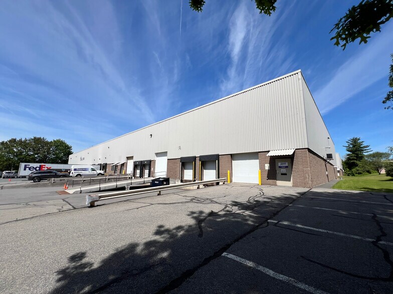 More Photos Of 30 Post Rd, Colonie Warehouse For Lease