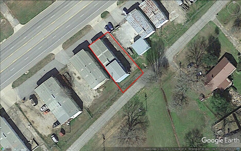 More Photos Of 5424 W Oak St, Palestine Showroom For Lease